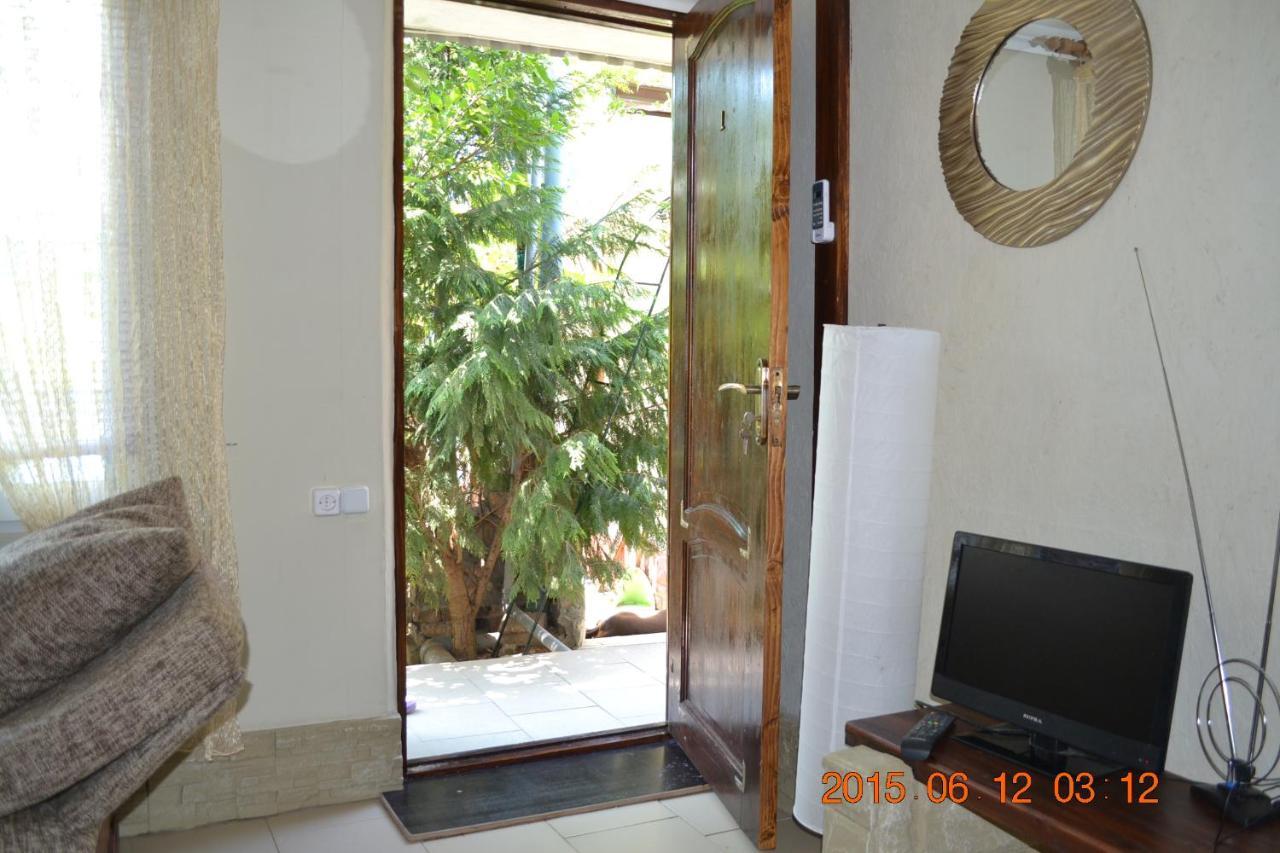 U Palycha Guest House Sukhumi Luaran gambar