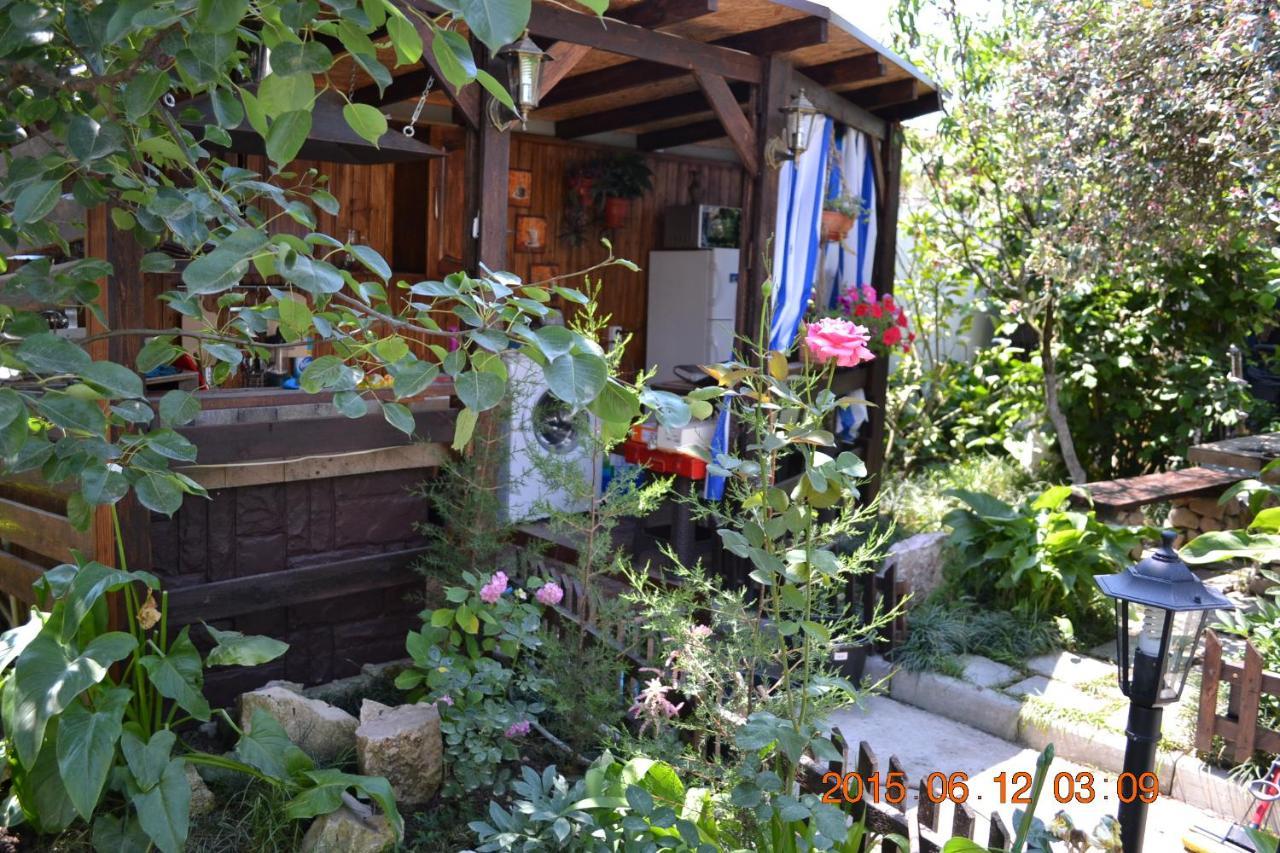U Palycha Guest House Sukhumi Luaran gambar