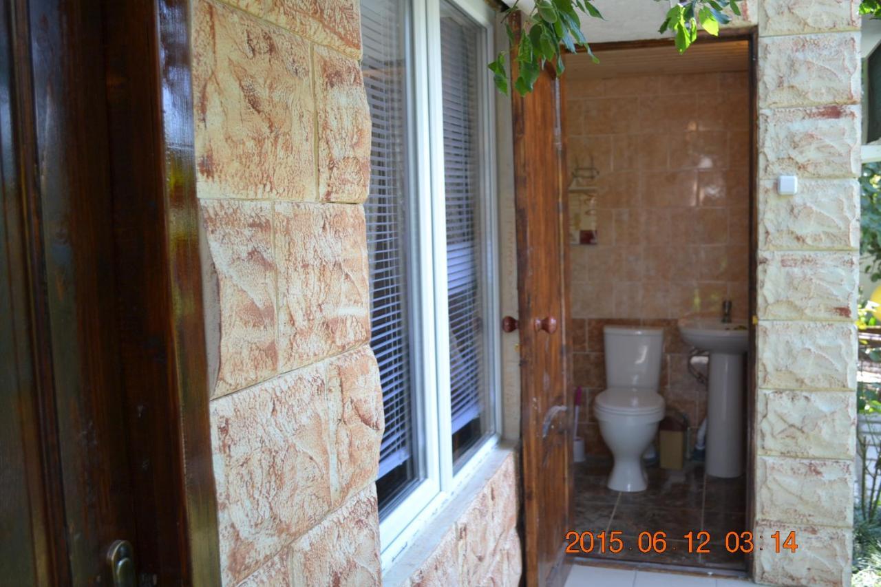 U Palycha Guest House Sukhumi Luaran gambar