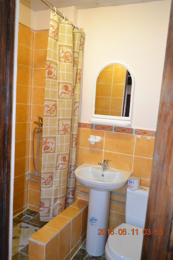 U Palycha Guest House Sukhumi Luaran gambar