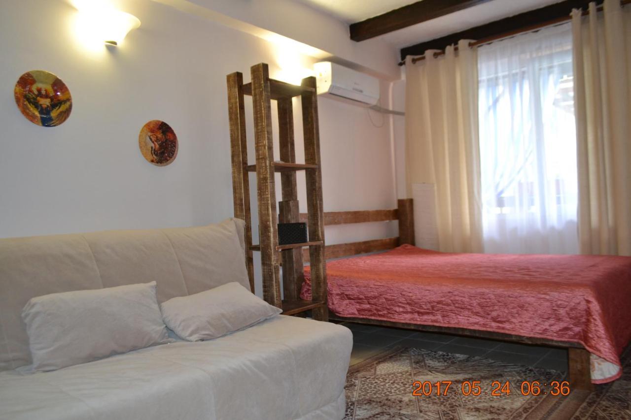 U Palycha Guest House Sukhumi Luaran gambar