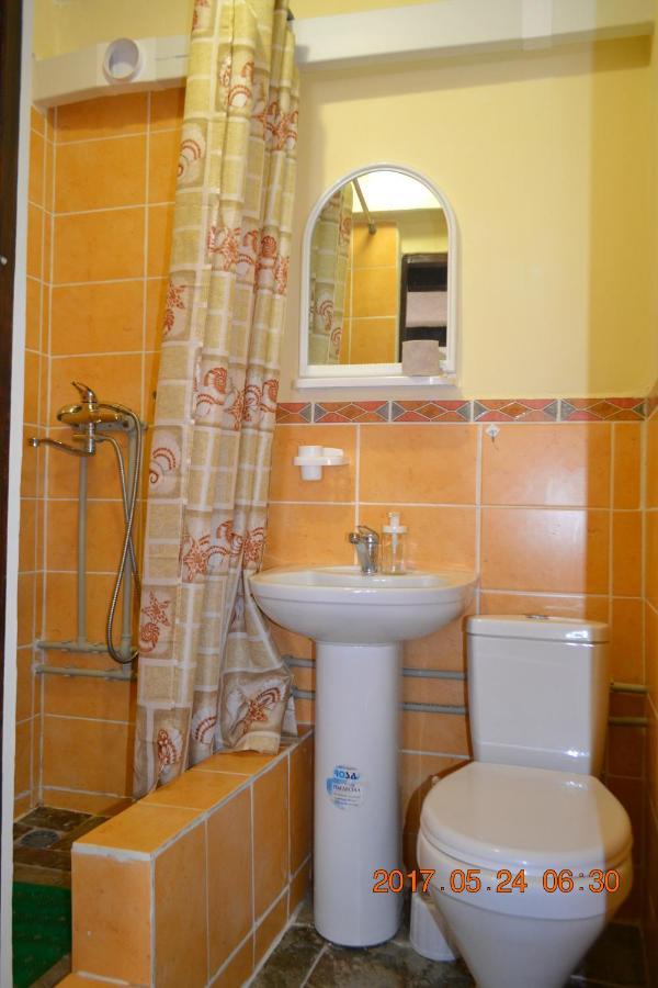 U Palycha Guest House Sukhumi Luaran gambar
