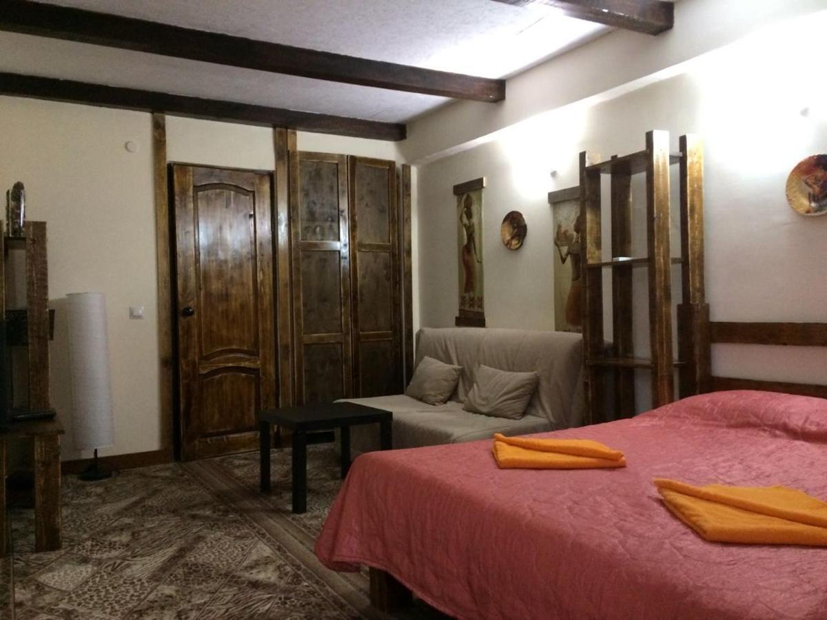 U Palycha Guest House Sukhumi Luaran gambar