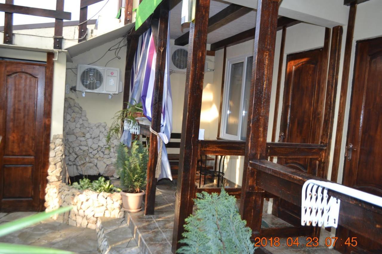U Palycha Guest House Sukhumi Luaran gambar