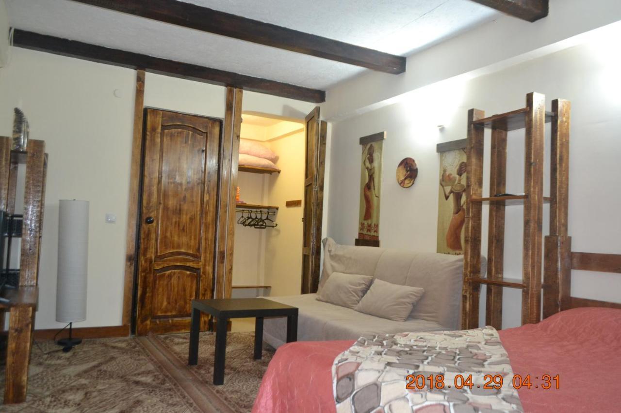 U Palycha Guest House Sukhumi Luaran gambar