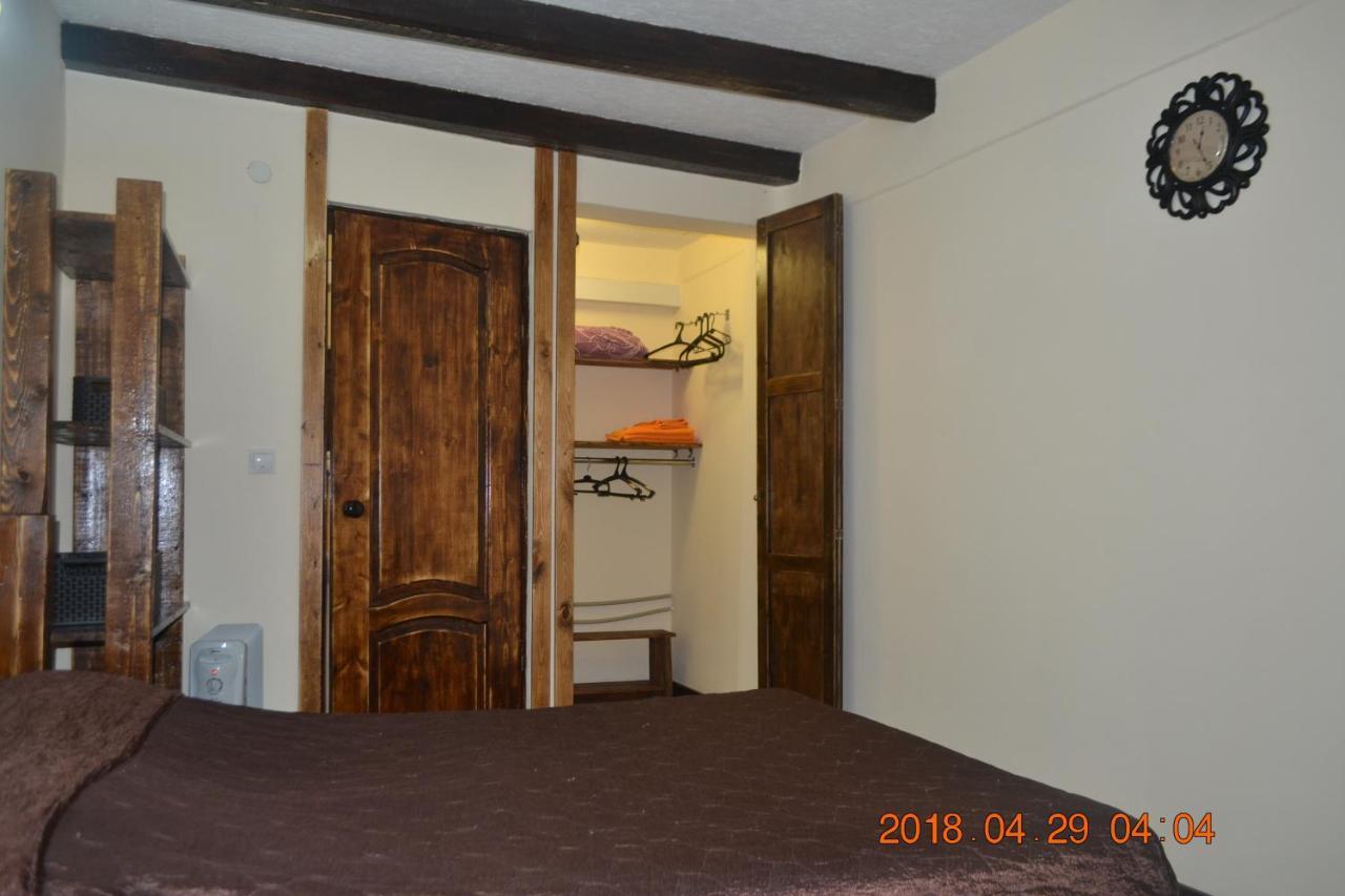 U Palycha Guest House Sukhumi Luaran gambar