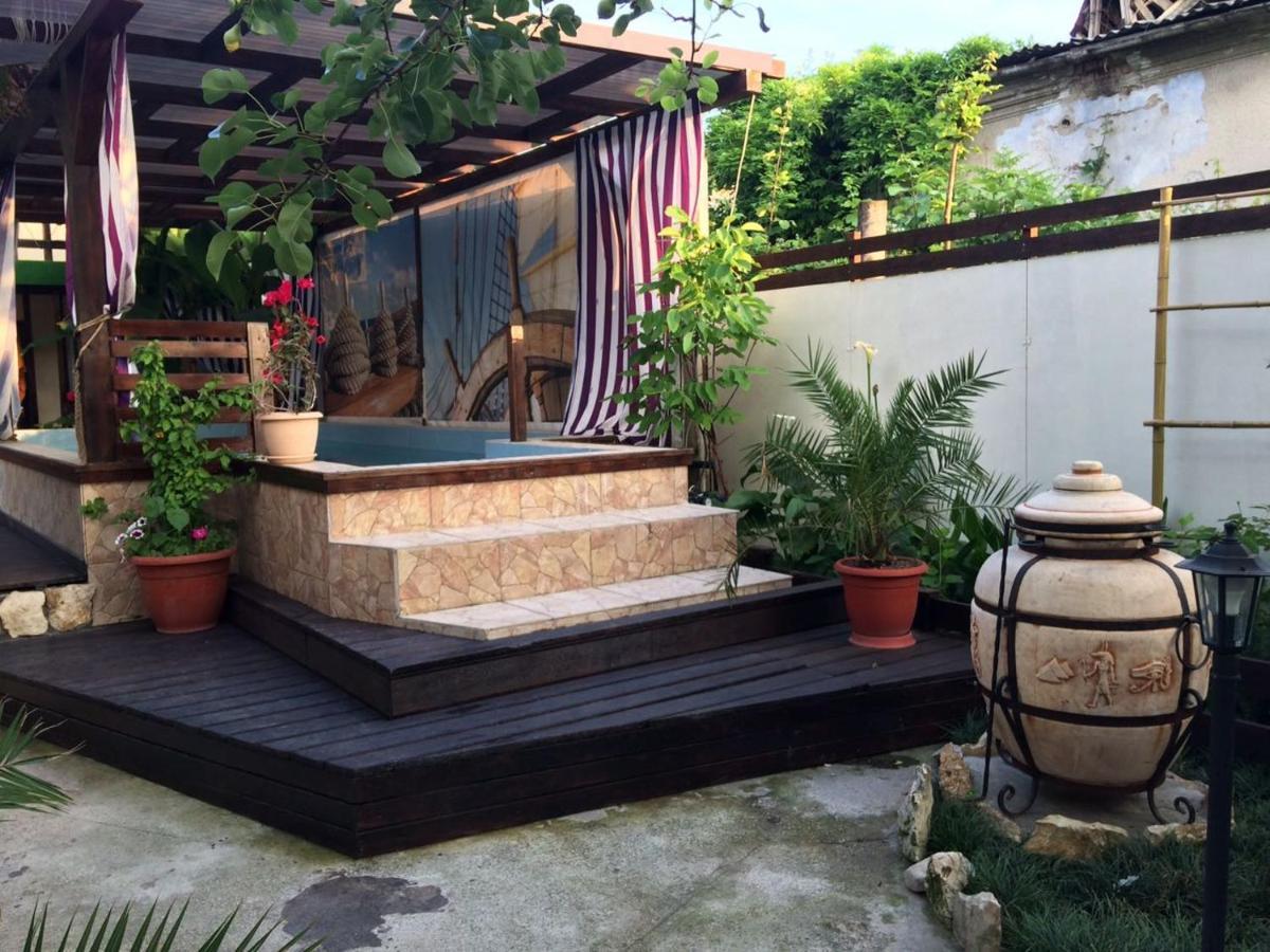 U Palycha Guest House Sukhumi Luaran gambar