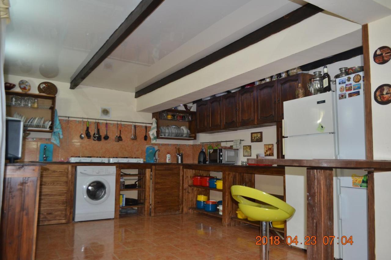 U Palycha Guest House Sukhumi Luaran gambar