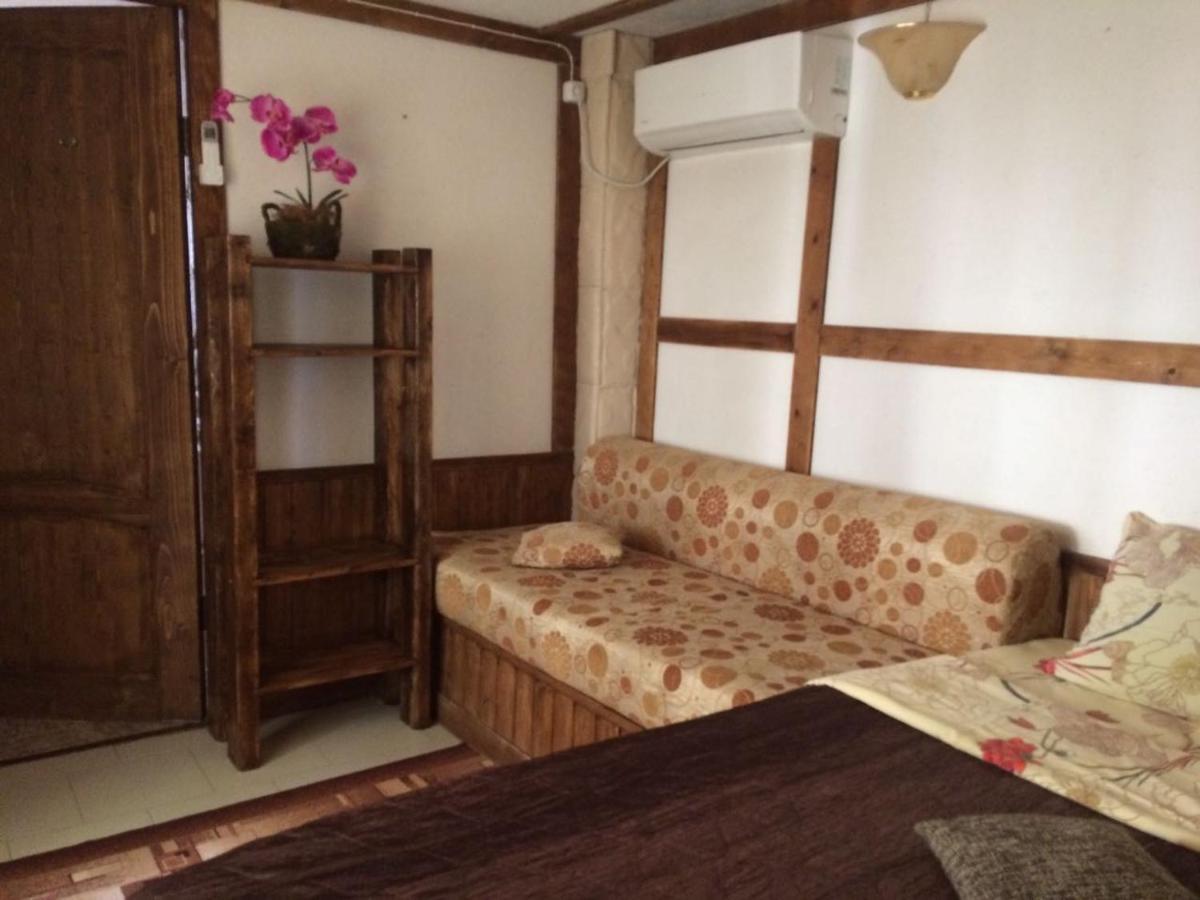 U Palycha Guest House Sukhumi Luaran gambar